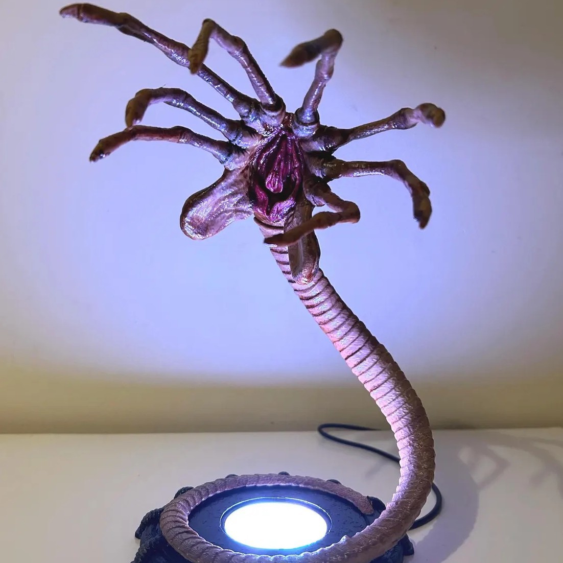 Home Decor Lighting - Lampka nocna Alien Facehugger, migocząca dekoracja