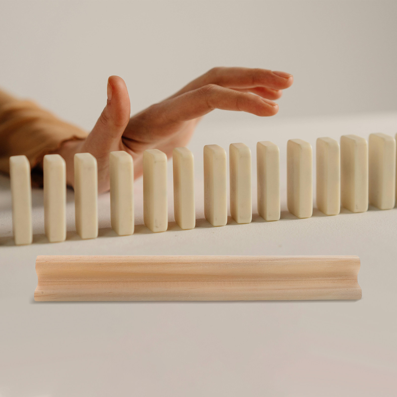 Drewniana podstawka na domino  – Wooden Letter Sign recenzja i cena